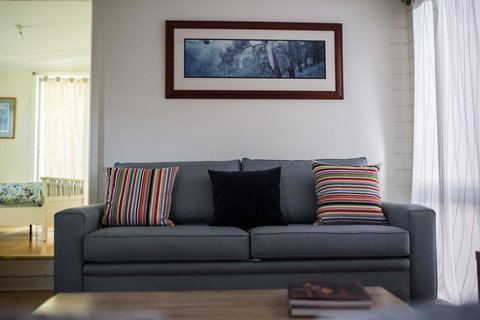 Funky Flat On Acreage - Accommodation Port Hedland 1