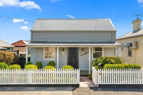 Geelong West Miner's Cottage - Accommodation Port Hedland 0