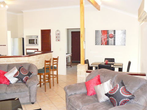 Geraldton Luxury Retreat 2 - Accommodation Port Hedland 1