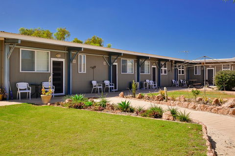 Getaway Villas Unit 38-3 - 1 Bedroom Self-Contained Accommodation - Accommodation Port Hedland 0