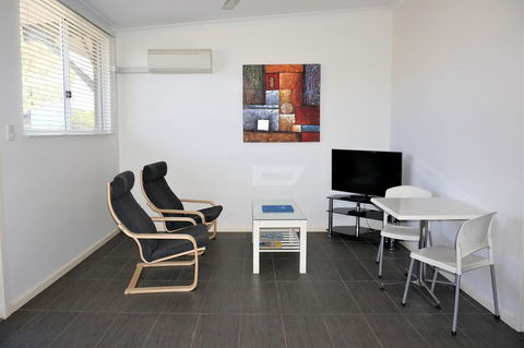 Getaway Villas Unit 38-3 - 1 Bedroom Self-Contained Accommodation - Accommodation Port Hedland 3