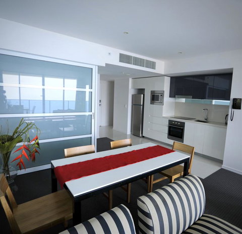 H Luxury Apartment At Surfers Paradise - Accommodation Port Hedland 2