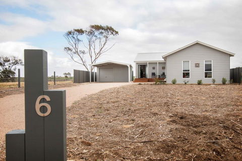 Happy Hours - Accommodation Port Hedland 0