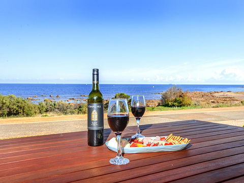 High Tide - Wallaroo Beachfront Property - Pet-Friendly - Accommodation Port Hedland 0