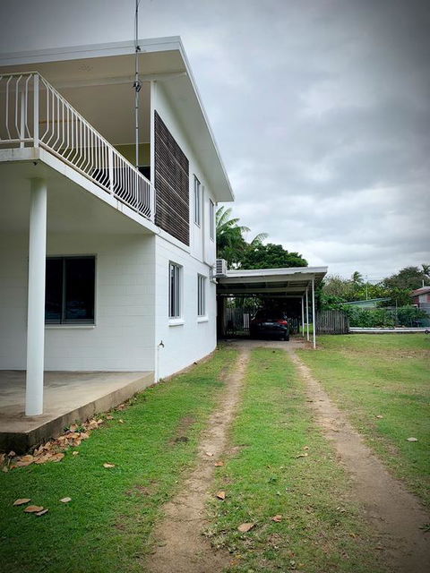 Holiday Rental - Huge House With Beach Views - Accommodation Port Hedland 3