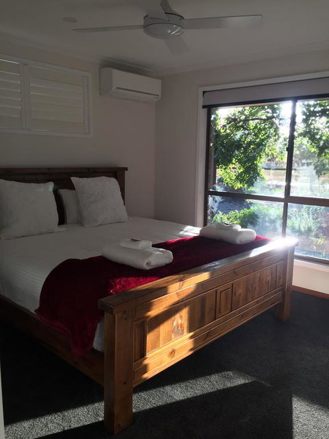 Holly House BnB - Accommodation Port Hedland 0