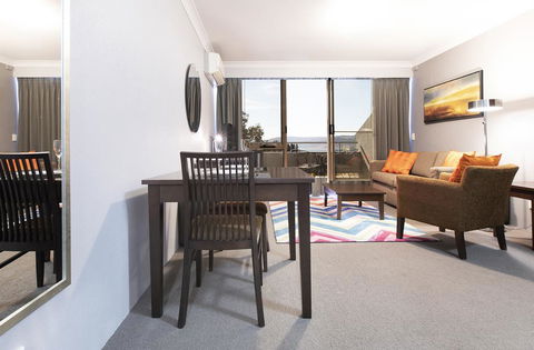 Horizons 418 - Lake Jindabyne Waterfront - Accommodation Port Hedland 3