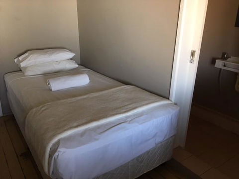 Hotel Corones - Accommodation Port Hedland 2