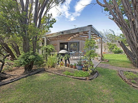 Just Beachy Beach House - Pet Friendly! - Accommodation Port Hedland 2