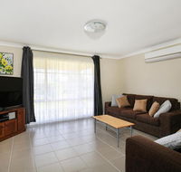 Kingfisher - Pet-Friendly - 10 Mins to Hyams Beach - Accommodation Port Hedland