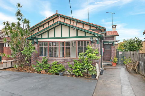 KOZYGURU ARNCLIFFE SYDNEY AIRPORT RENOVATED COTTAGE 3 BED HOUSE NAR232 - Accommodation Port Hedland 3