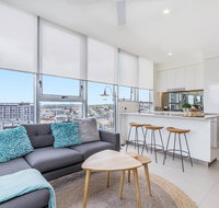 KOZYGURU NEWSTEAD DESIGNER 2 BED APT FREE PARKING POOL  GYM QNE088 - Accommodation Port Hedland