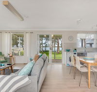 Lake Front Home - Relax  Unwind - Accommodation Port Hedland
