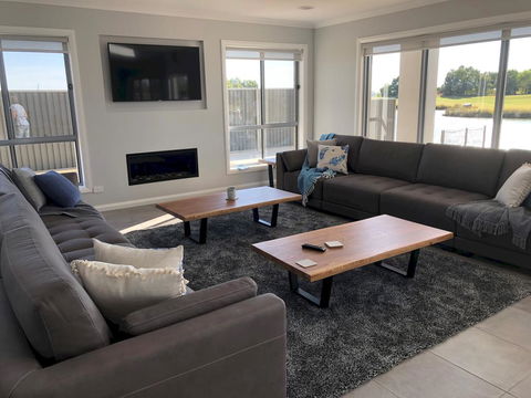 Lake Resort On Black Bull - Accommodation Port Hedland 3