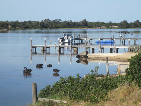 Lakes Waterfront Motel And Cottages With King Beds - Accommodation Port Hedland 0