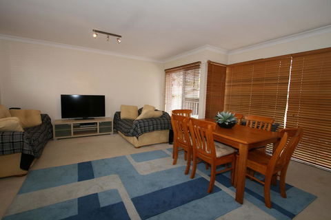 Lakeside 3/37 Cobbon Crescent - Accommodation Port Hedland 0