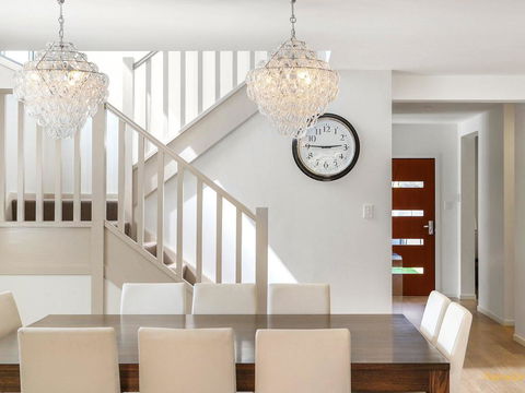 Lakeside Luxury - 13 Lake Street - Accommodation Port Hedland 1