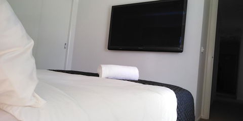 Lakeside Retreat & Business - Accommodation Port Hedland 1