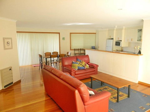 LAKESIDE2 - Accommodation Port Hedland 2