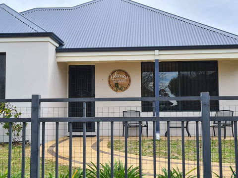 Lakeview Getaway - Accommodation Port Hedland 0