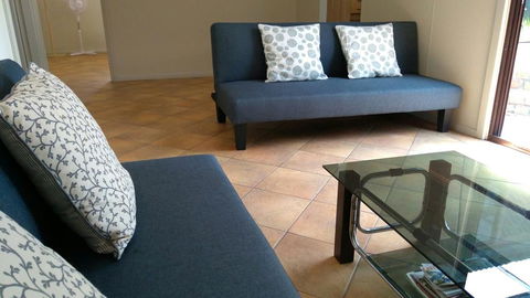 Large 6-Bedroom House With Wifi & Netflix Close To Singleton CBD Hunter Valley - Accommodation Port Hedland 2
