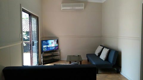 Large 6-Bedroom House With Wifi & Netflix Close To Singleton CBD Hunter Valley - Accommodation Port Hedland 1