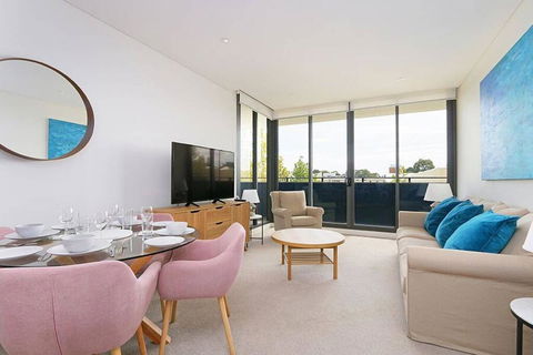 Large Modern 2 Bedroom Apartment Near Lake Claremont - Accommodation Port Hedland 0