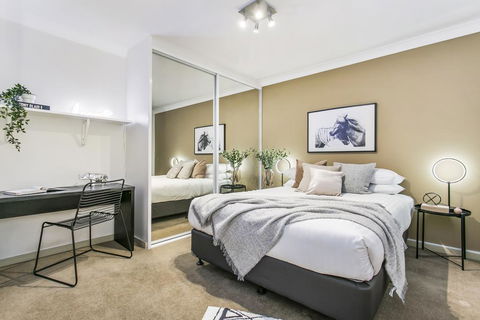 Large Unit Amid Inner-city Greenery Close To CBD - Accommodation Port Hedland 2
