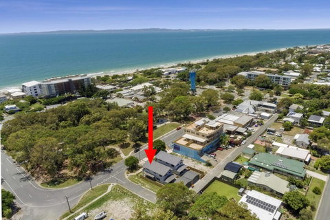 LAVISH BEACH HOUSE ON THE SURF SIDE! - Accommodation Port Hedland 0