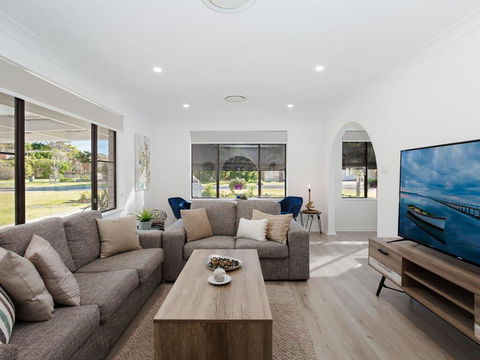 Le Maison, 77 Horace St - Stunning House With Ducted Air, WIFI And Linen Provided - Accommodation Port Hedland 1