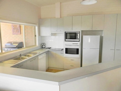 LIFE'S A BEACH - Accommodation Port Hedland 3