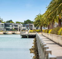 Luxe 101  Martha Cove waterfront luxury on the marina walk to beach - Accommodation Port Hedland