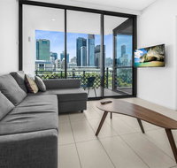 Luxe Apartment with Balcony and Pool Near Galleries - Accommodation Port Hedland