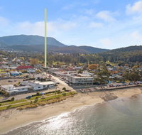 Luxurious Apartment A Stones Throw From The Beach - Accommodation Port Hedland