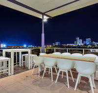 Luxury Darwin City Lights Jacuzzi Central Location Large House New Furnishings - Accommodation Port Hedland