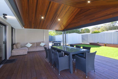Luxury Renovated Home-5BR-meters From The Beach - Accommodation Port Hedland 2