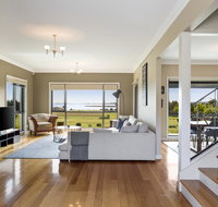 LUXURY WATERFRONT FAMILY HOME-TASMANIA I-L'Abode - Accommodation Port Hedland