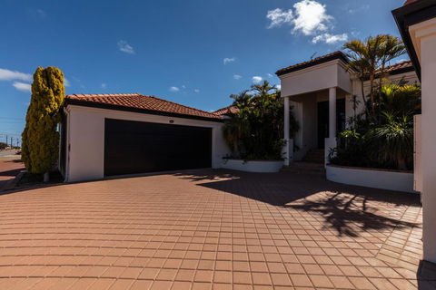 Maidstone Executive Residence - Accommodation Port Hedland 1