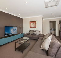 Maison Noir 2 - Well appointed modern accommodation with mountain views - Accommodation Port Hedland