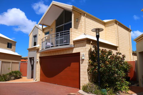MANDURAH On The TERRACE - Accommodation Port Hedland 0