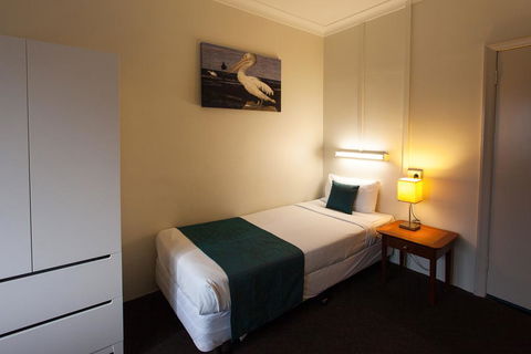 Manly Hotel - Accommodation Port Hedland 0