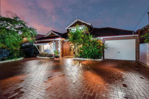 Massive Home (7 Mins To City) - Accommodation Port Hedland 1