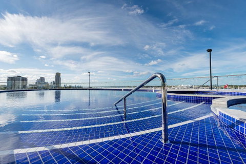Meriton Suites Southport - Accommodation Port Hedland 2
