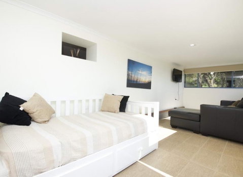 Mick's Apartment - Seal Rocks Beachfront - Accommodation Port Hedland 1