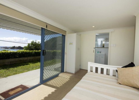 Mick's Apartment - Seal Rocks Beachfront - Accommodation Port Hedland 2
