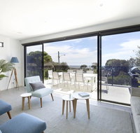 Mills Beach Retreat Luxury Family Retreat with hydrotherapy spa opposite beach walk to village - Accommodation Port Hedland