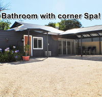 MODERN  LUXURIOUS WITH SPA BATH - Accommodation Port Hedland