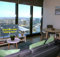Modern 2BR 2BT Apt with Stunning Ocean Views Netflix Gym Pool and Wine - Accommodation Port Hedland