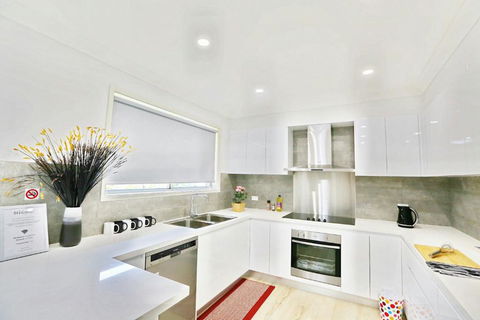 Modern 4-Bedroom House Near Singleton CBD Hunter Valley - Accommodation Port Hedland 0
