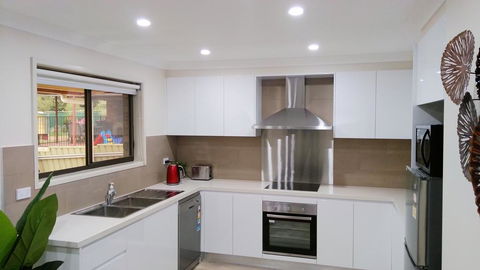 Modern 4-Bedroom House On Cunningham Near Singleton CBD Hunter Valley - Accommodation Port Hedland 2